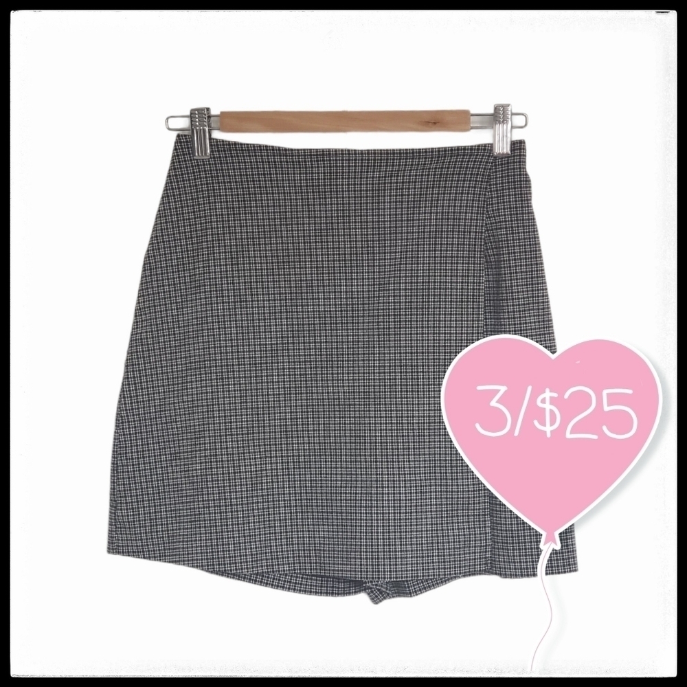 ⭐3/$25⭐ Classique Collections Women's Checkered Sk…